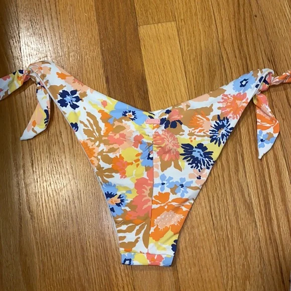 NWT!! Roxy Printed Beach Classics Cheeky Hi Leg Bikini Bottom Size Small - Picture 5 of 7